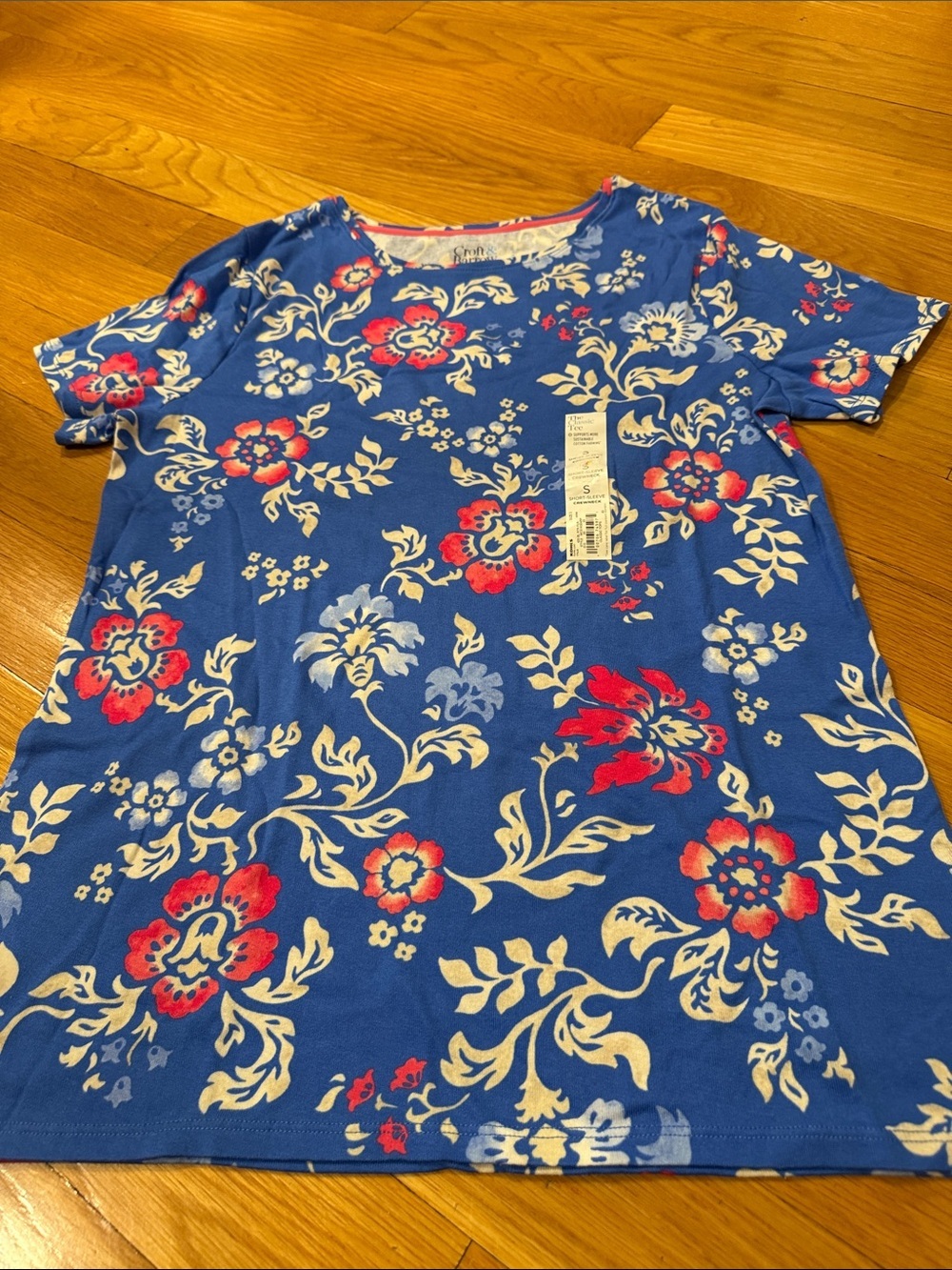Croft & Barrow floral short sleeve the classic tee shirt size small.